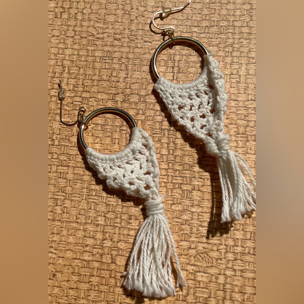 Dangle macrame earrings with gold tone ear wire pre-owned